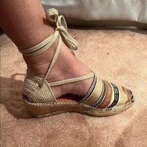 Andre Assous Brown and Tan Wedge Sandals Bohemian.    Size 8